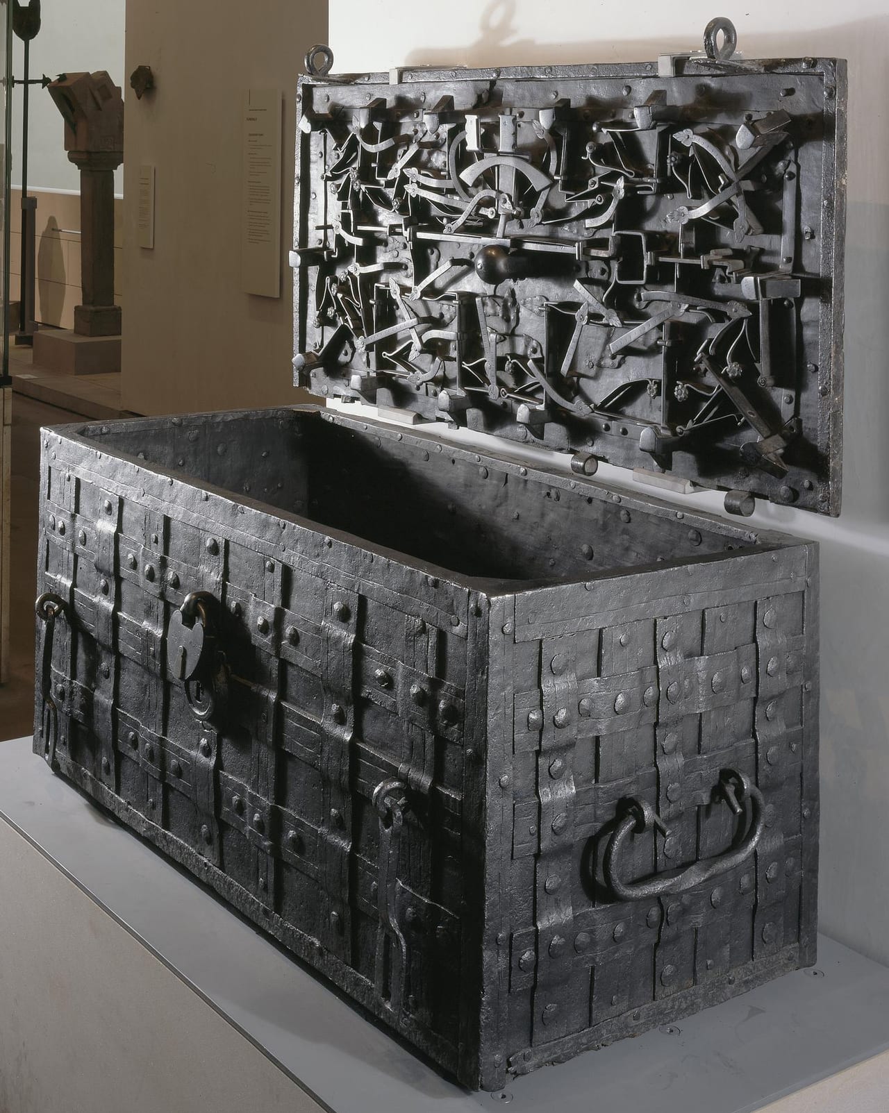 Darien Chest