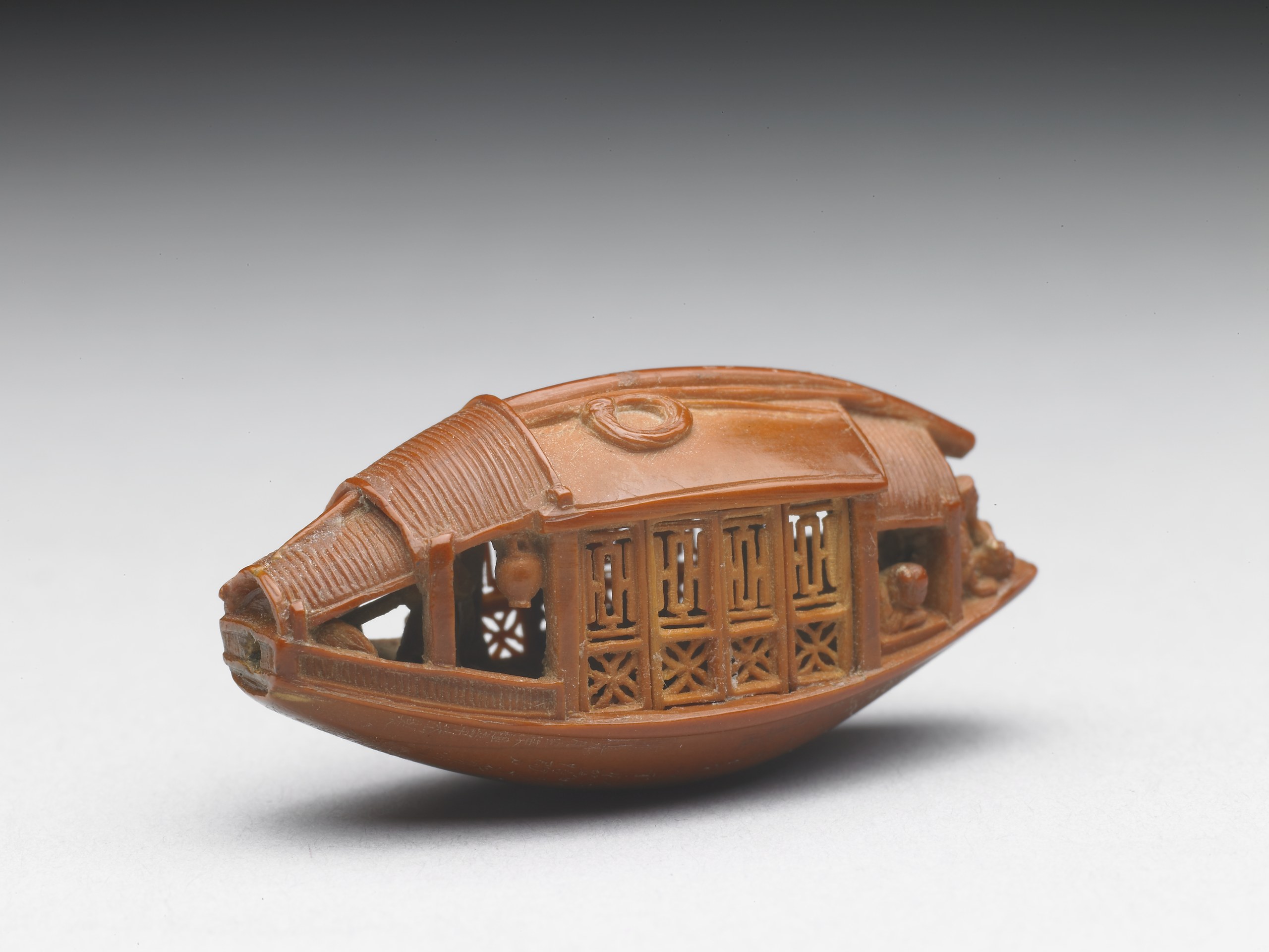 Carved olive-pit of miniature boat decorated with the Ode to the Red Cliff on the bottom