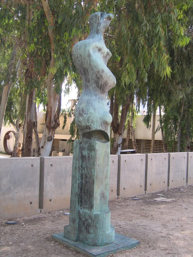 Upright Motive No. 9